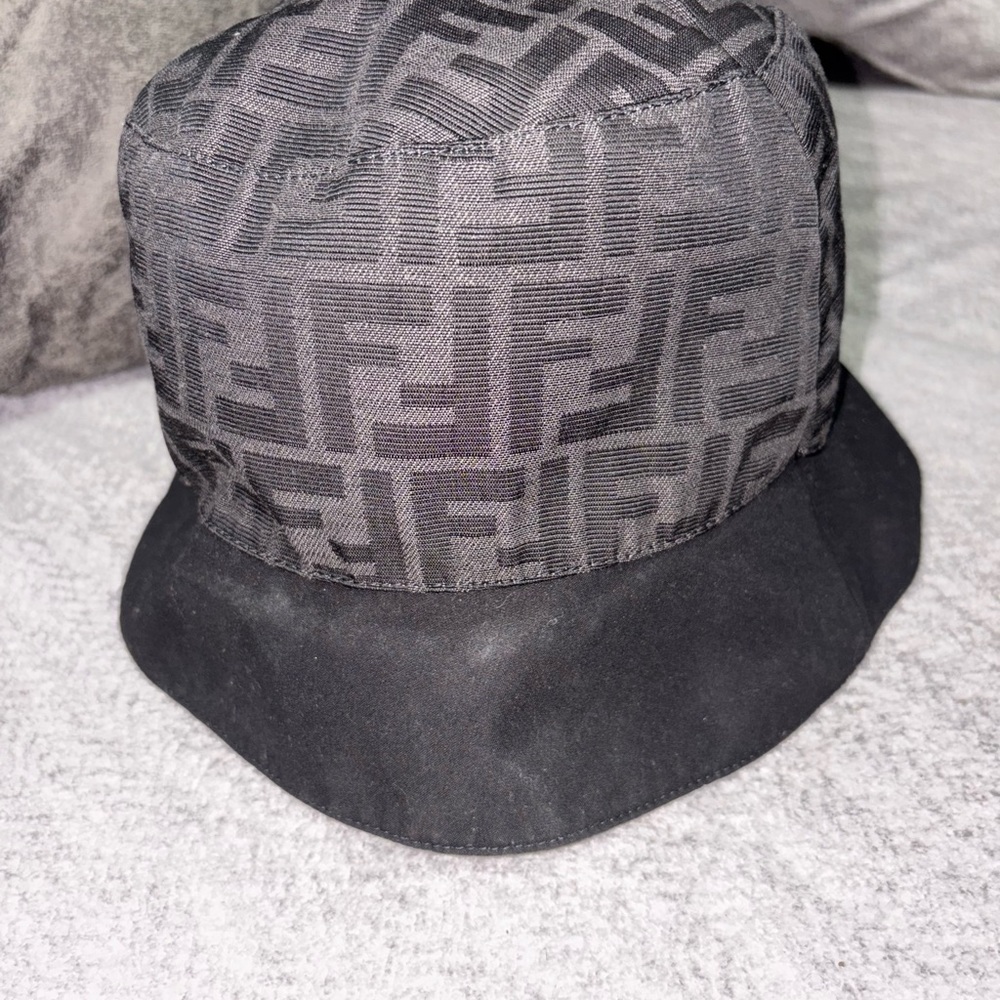 Fendi Black and Yellow Luxury Bucket Hat (Reversible) (Size L) (Unisex) - Picture 6 of 8